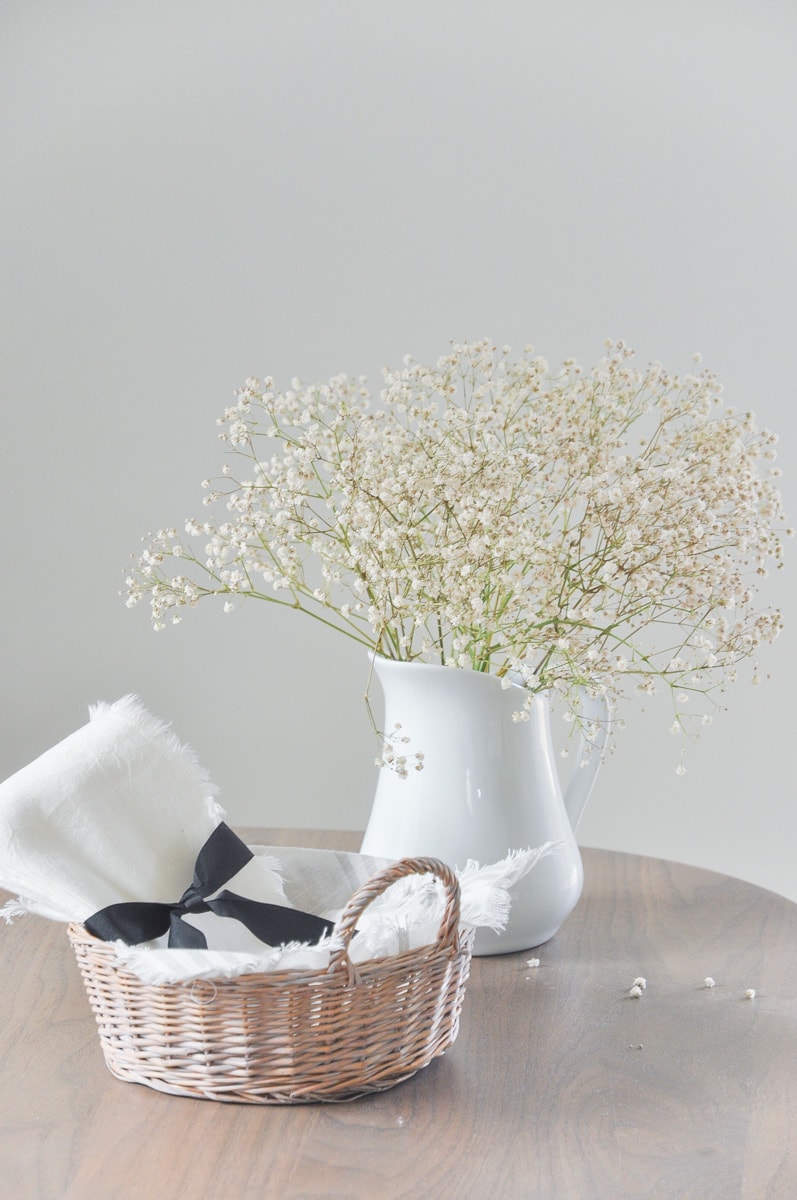 diy napkin holder, napkin box, vintage basket, thrifted, dried baby's breath bouquet in white pitcher