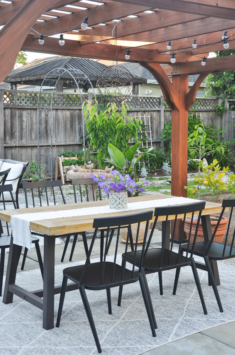 summer garden tour, pergola, target windsor chair, outdoor dining, cafe light, solar string light