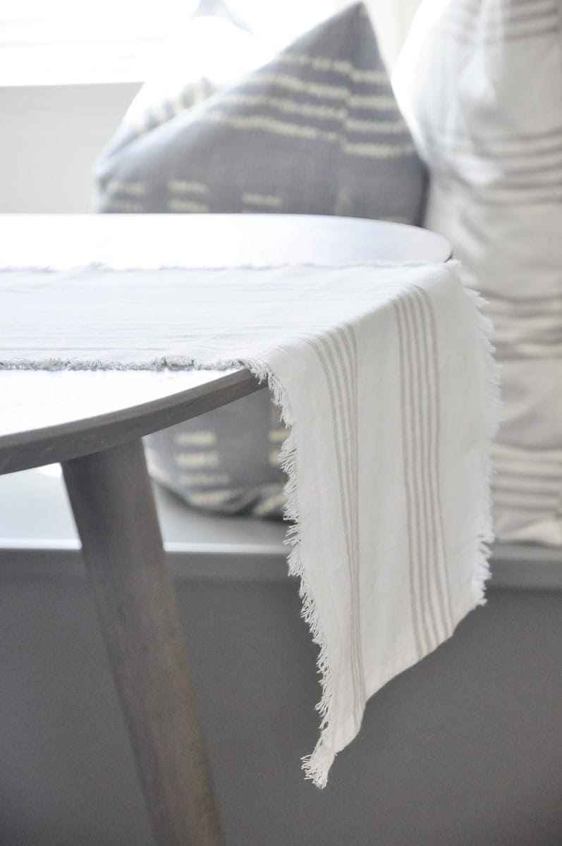 DIY easy no sew table runner, how to make farmhouse style table runner