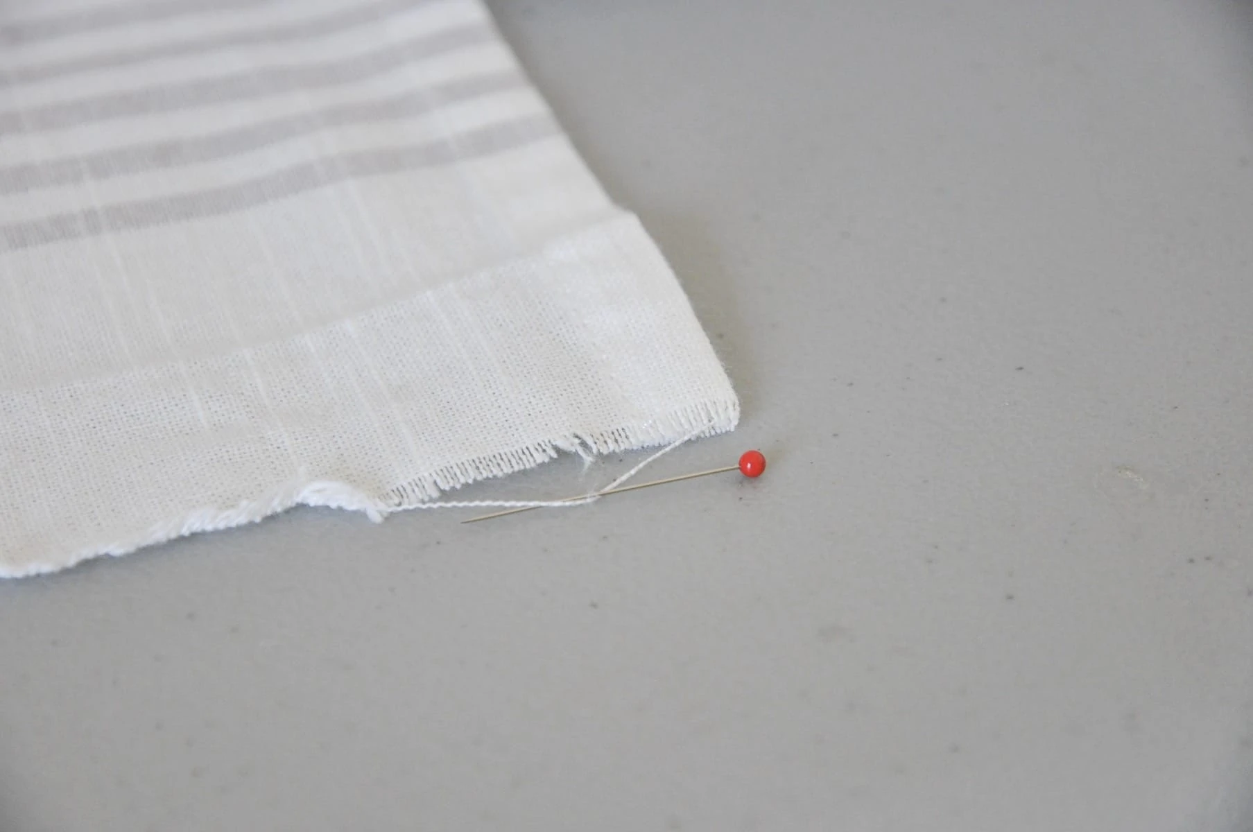 DIY easy no-sew table runner, how to make farmhouse style table runner