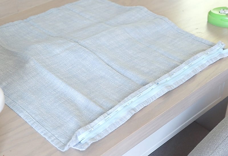 diy pillow cover with invisible zippers