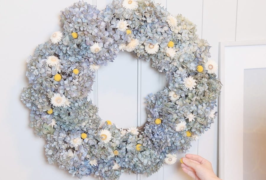DIY dried hydrangea wreath
