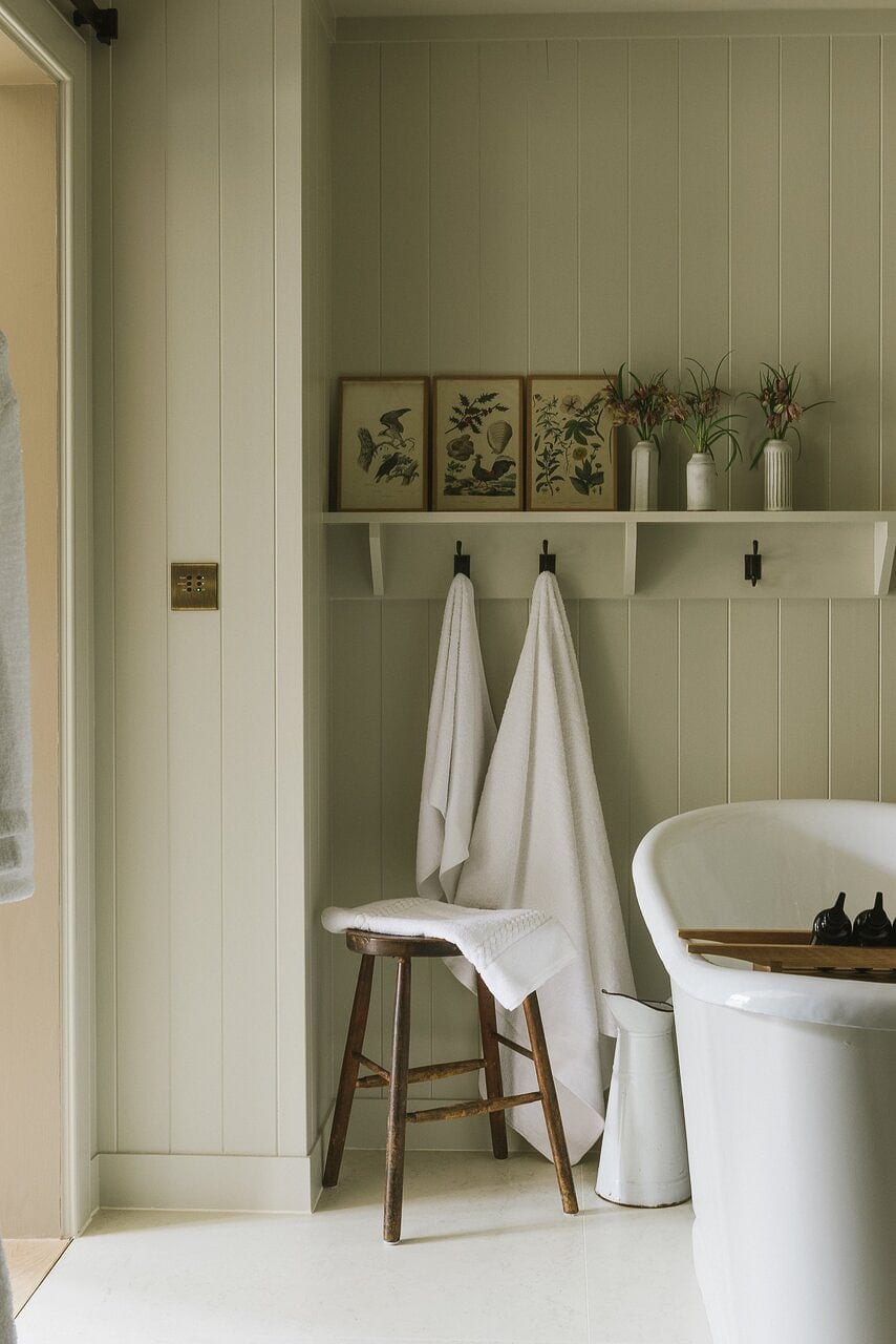 georgian interior bathroom with vertical planks