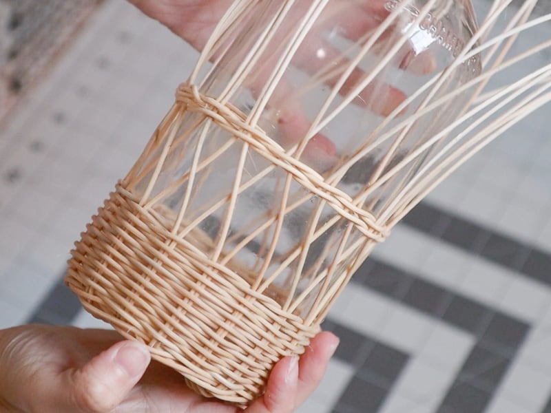 DIY wicker bottle holder