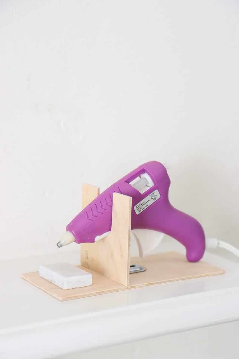 https://hydrangeatreehouse.com/wp-content/uploads/2021/04/diy-glue-gun-stand-12.jpg