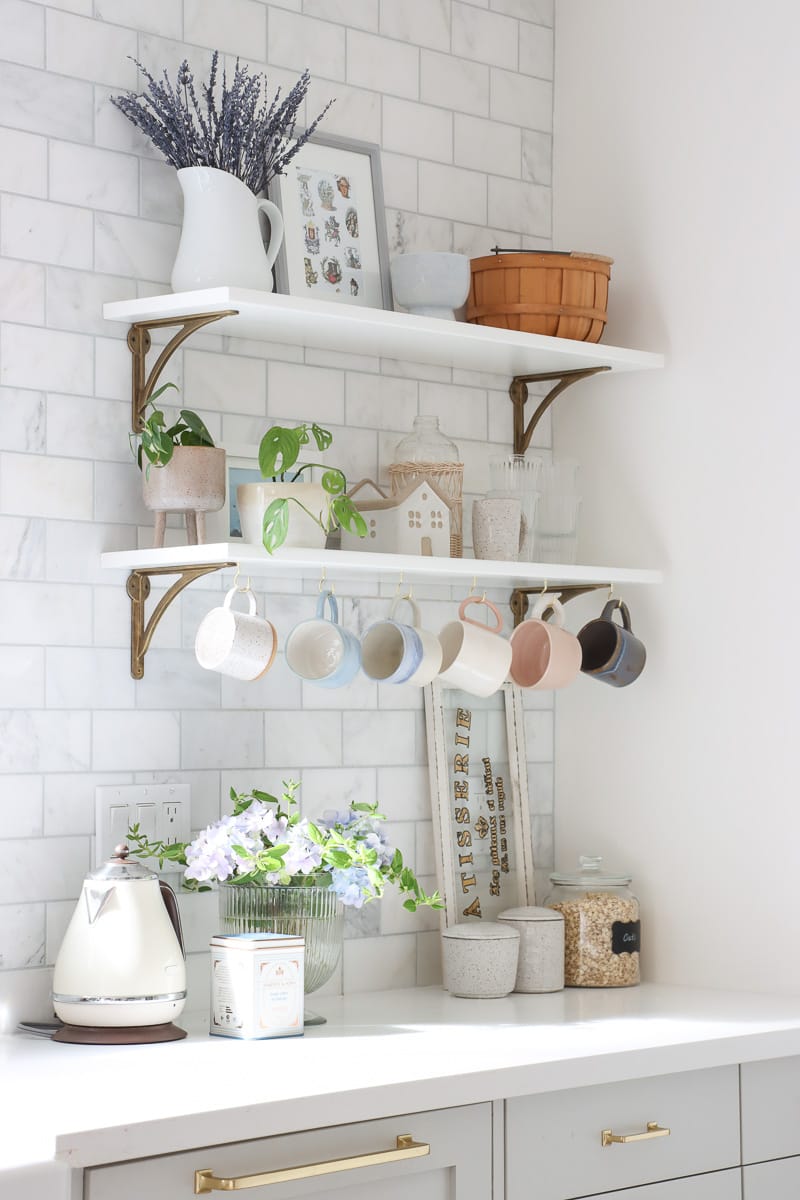 DIY kitchen coffee cup holder display on kitchen flaating shelf