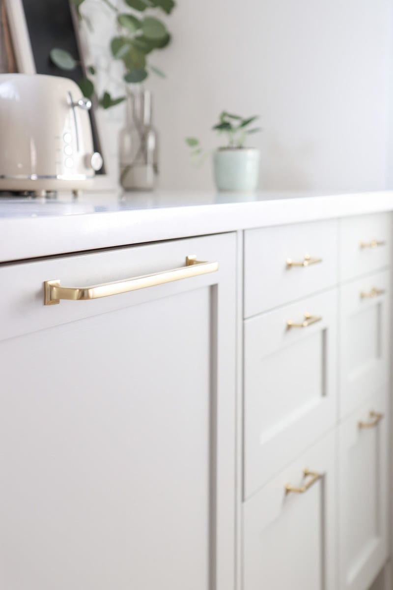 how to choose hardware for kitchen shaker cabinet, gold pulls on grey shaker cabinet